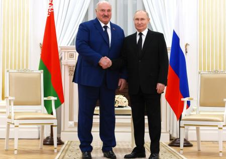 «Уникальное государство»: Лукашенко поздравил Путина с Днем России
