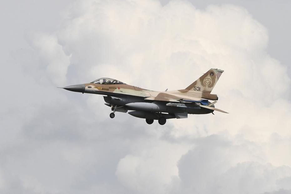 Израильский бомбардировщик F-16