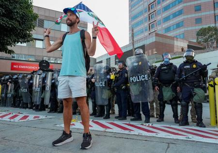 В протестах против Трампа увидели признаки «цветной революции»