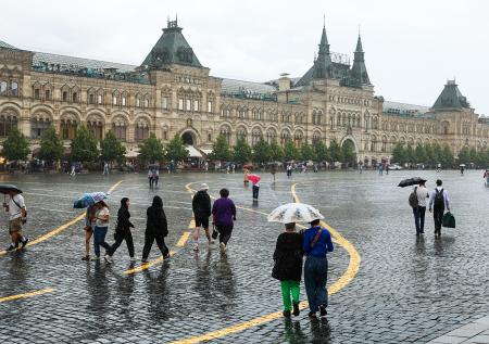 Ливень, грозы, резкое похолодание: прогноз погоды в Москве на новую неделю