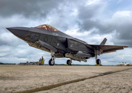 Опубликованы кадры с пилотом сбитого в Иране израильского F-35