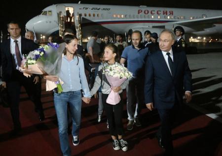 Разведчица Дульцева расплакалась, узнав о награде от Путина