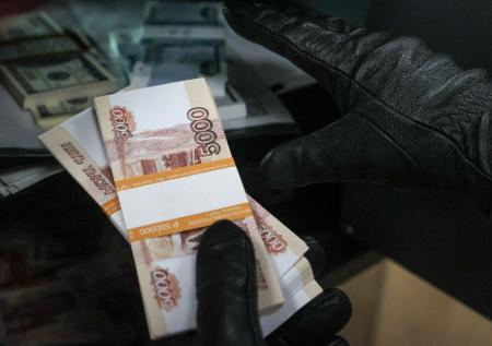 Вор вынес из питерского ломбарда сейф с вещами на миллион рублей