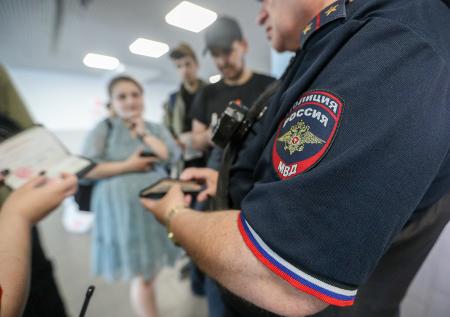 В Госдуме предложили запретить мигрантам привозить детей в Россию