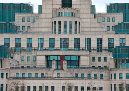 Глава MI6 хочет вербовать агентов в России через даркнет
