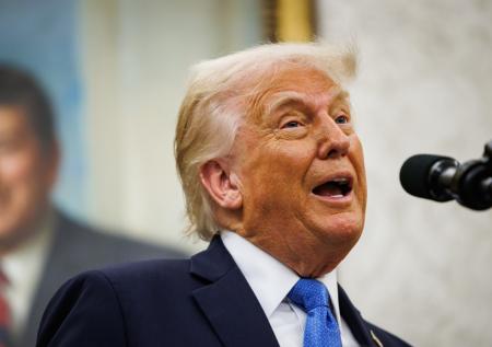 Семья Трампа выпустит именной «золотой» смартфон
