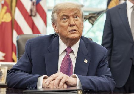 Трамп потребовал от властей США разобраться с нелегалами