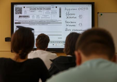 Никто из выпускников не сдал ЕГЭ по русскому на сто баллов в одном регионе