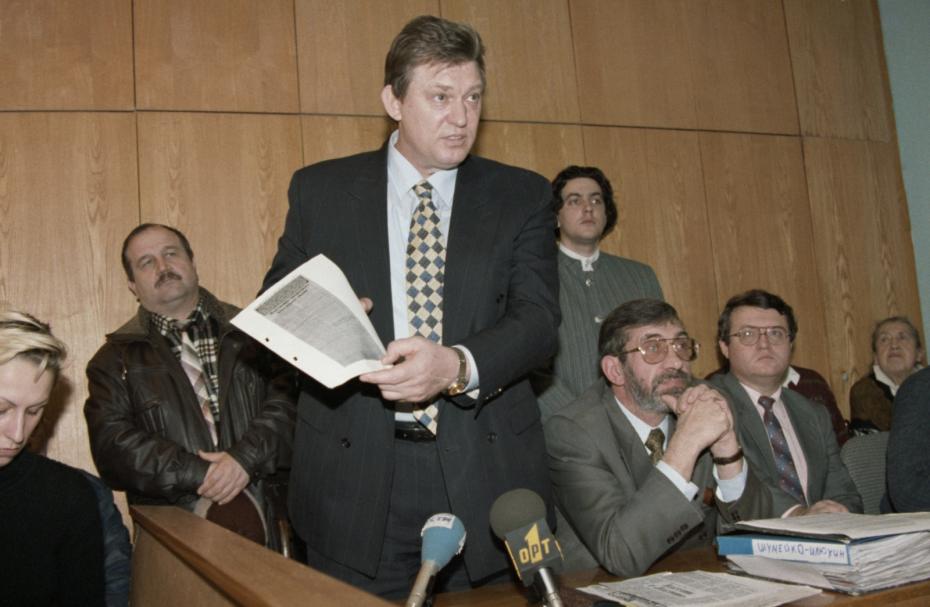 Слушания по иску Владимира Шумейко к Виктору Илюхину о защите чести и достоинства из-за обвинений в причастности к деятельности фирмы «Властелина»