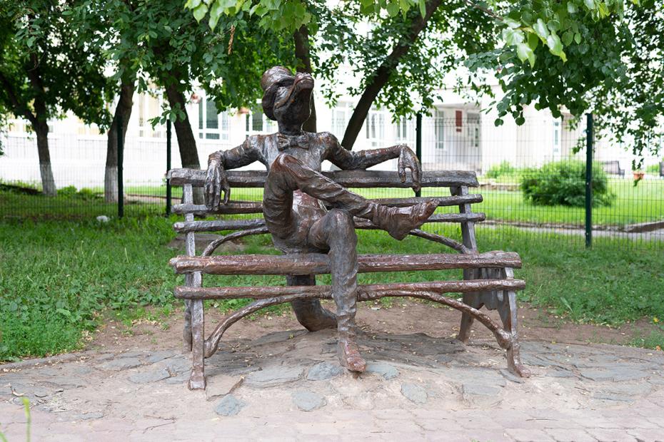 Памятник крокодилу