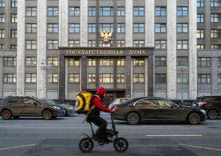 В Госдуме объяснили феномен высоких зарплат курьеров