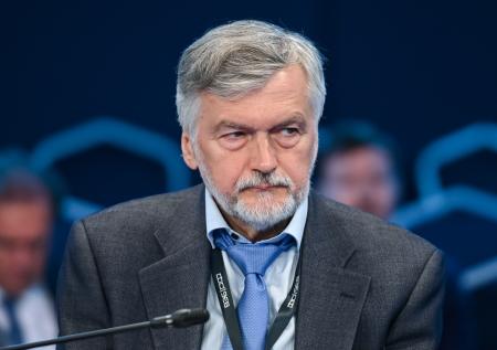 В России объяснили, когда начнет снижаться курс доллара
