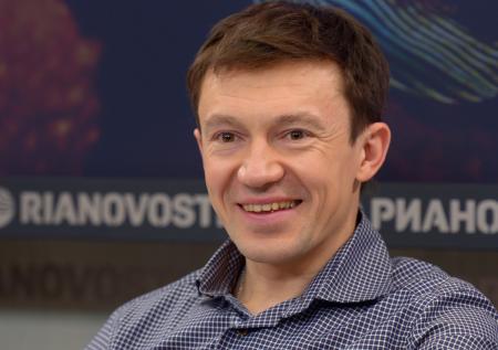 Высокая должность, вера в россиян: как сейчас живет биатлонист Максим Чудов