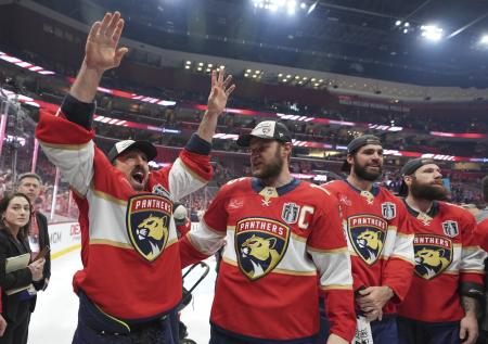 IIHF забыла о российских хоккеистах и столкнулась с недовольством фанатов