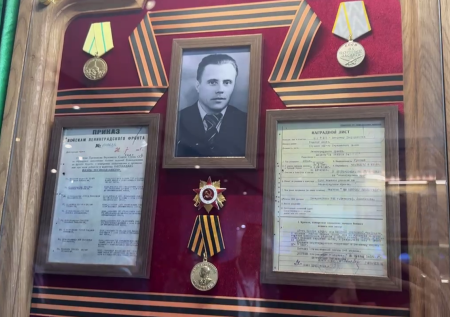 Появились новые подробности о панно в честь отца Путина