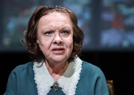 Умерла баба Шура из «Любовь и голуби»: какой была Тенякова, вдова Юрского