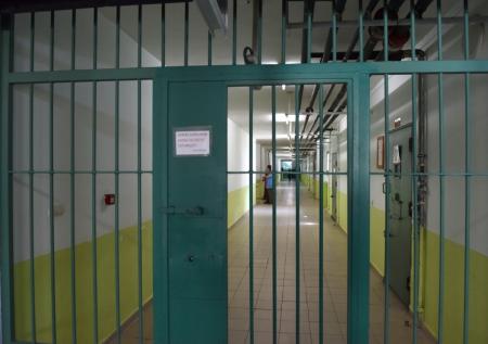 Туристка разбила дверь в турецком отеле и попала в тюрьму с 300 мужчинами