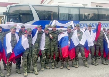 Появилось видео прибытия самолета с вернувшимися из плена ВСУ военными