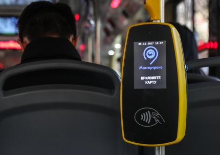 Новосибирской пенсионерке выплатят 80 тысяч за травму в троллейбусе