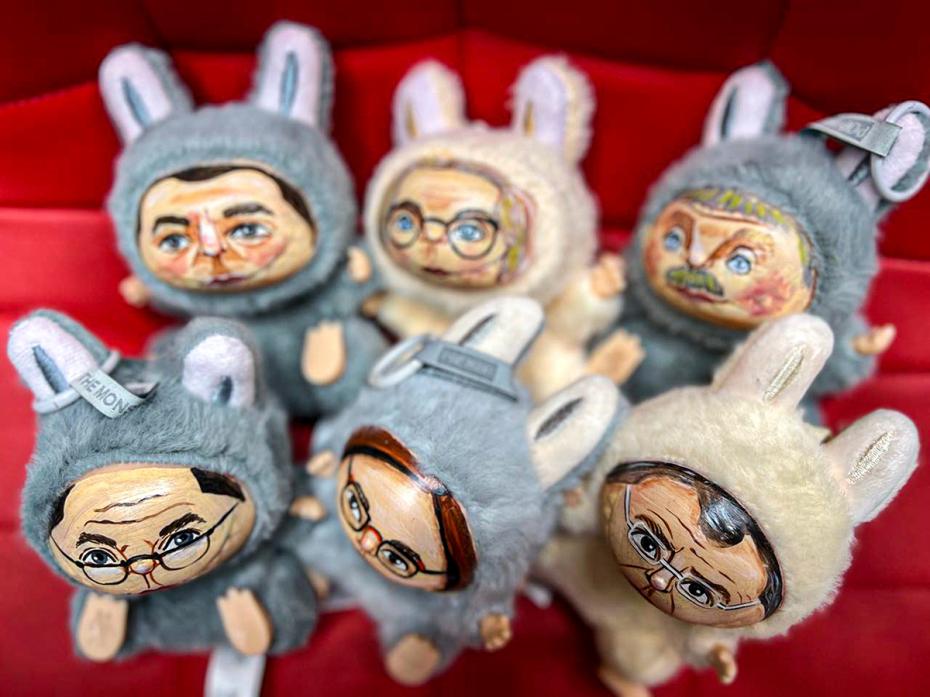 Игрушки лабубу на XXVIII Петербургском международном экономическом форуме
