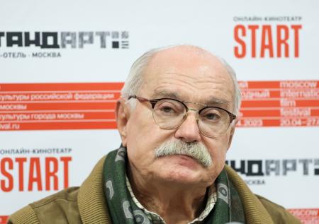Михалков раскрыл, действительно ли Ефремов будет работать в его театре