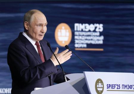 Путин потребовал подготовить стратегию развития креативной экономики