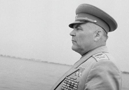 «При отце в армию идти не боялись». Дочь Малиновского о легендарном маршале