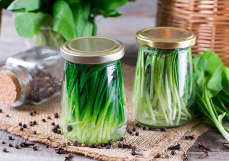 Открыли сезон: маринуем стрелки чеснока! Вкусный рецепт за 15 минут