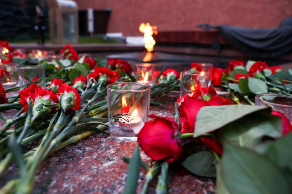 Акция «Вахта памяти. Вечный огонь» в Александровском саду
