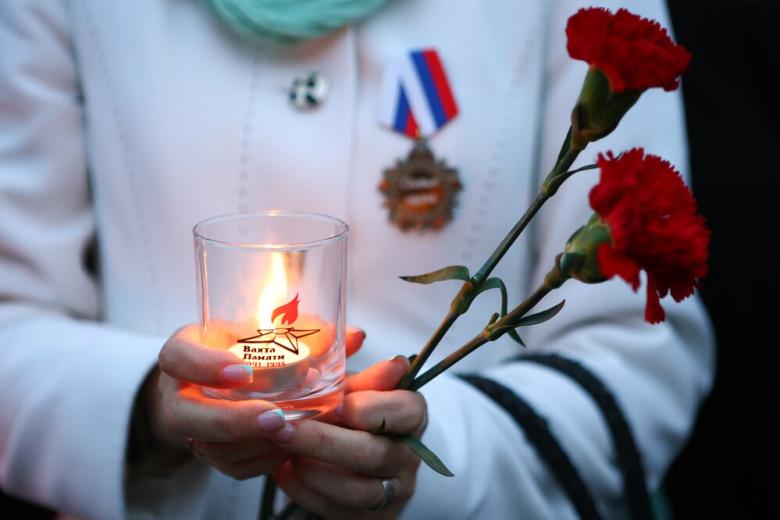 Акция «Вахта памяти. Вечный огонь» в Александровском саду