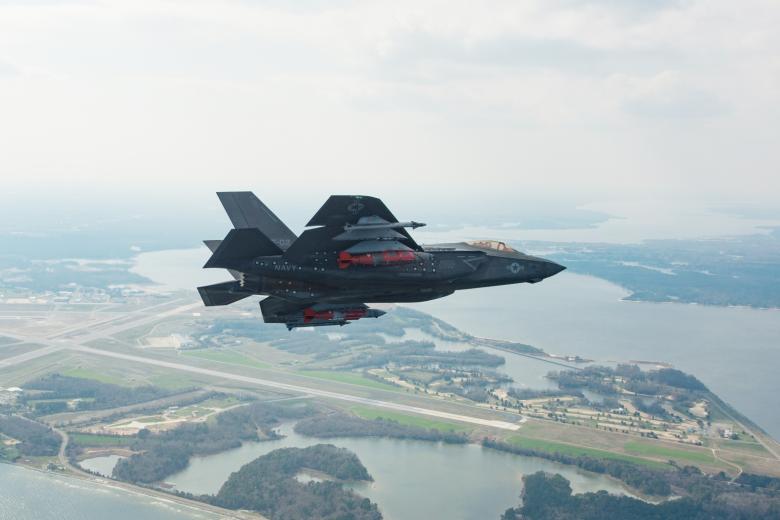 F-35 с боеприпасами GBU-31