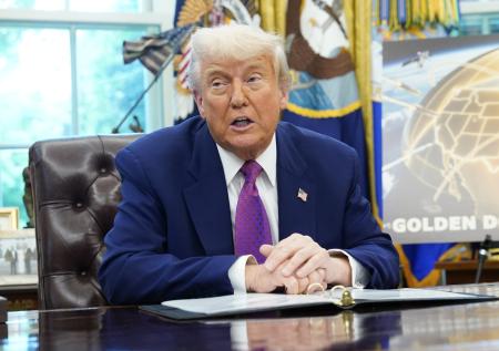 Трамп и министр обороны США закрылись в Ситуативной комнате