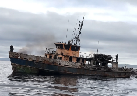 В Мурманской области выгорело рыболовное судно