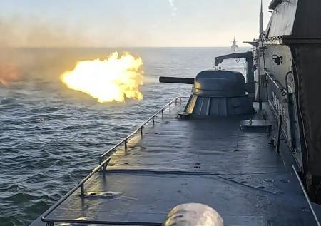 Российские моряки уничтожили корабли условного противника в Балтийском море