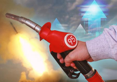 Нефть по $300 после бомбежек Ирана: что будет с ценами на бензин в России