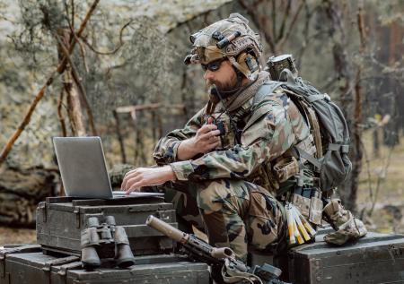 На военных базах США в четырех странах объявили тревогу
