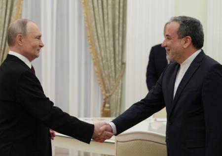 Путин встретился с главой МИД Ирана Арагчи в Кремле