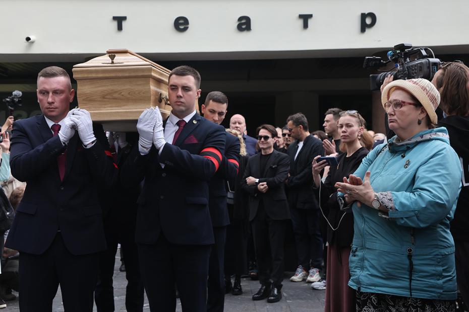 Церемония прощания с актрисой Валентиной Талызиной в Государственном академическом театре имени Моссовета