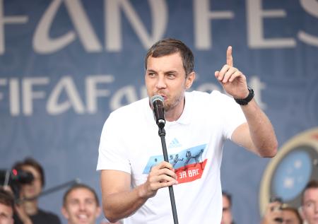 «Человек с большим сердцем»: Дзюба поздравил беременную фанатку
