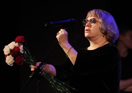 Актриса Валюшкина едва сдержала слезы на прощании с Талызиной