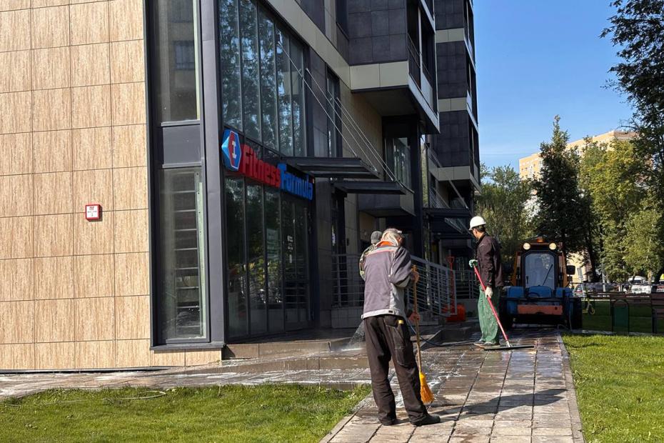 Последствия попадания БПЛА в жилой дом в подмосковном Красногорске
