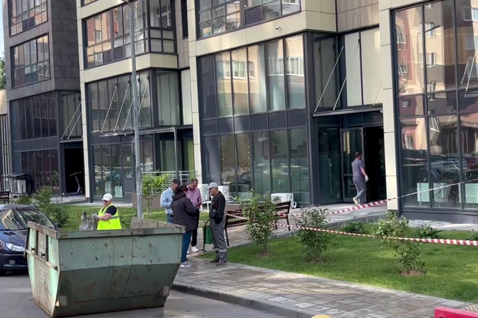 Последствия попадания БПЛА в жилой дом в подмосковном Красногорске