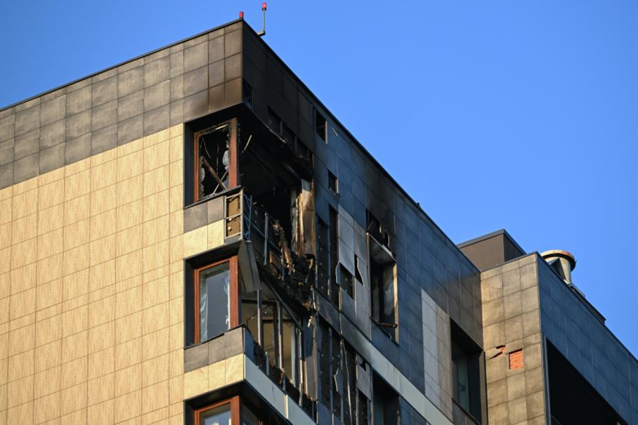 Последствия попадания БПЛА в жилой дом в подмосковном Красногорске