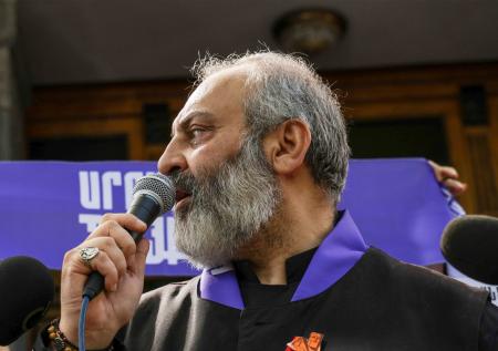 Лидеру протестов Србазану приписали фразу о скотской нации армян