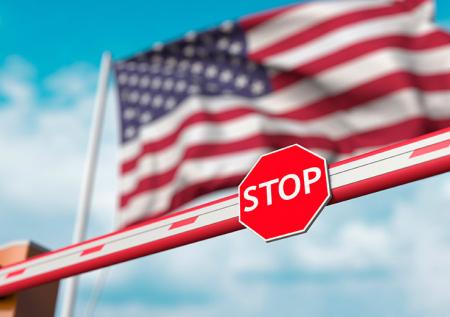 Юного норвежца не пустили в США из-за одного мема в смартфоне
