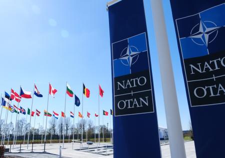 НАТО смягчила риторику в адрес России на саммите в Гааге