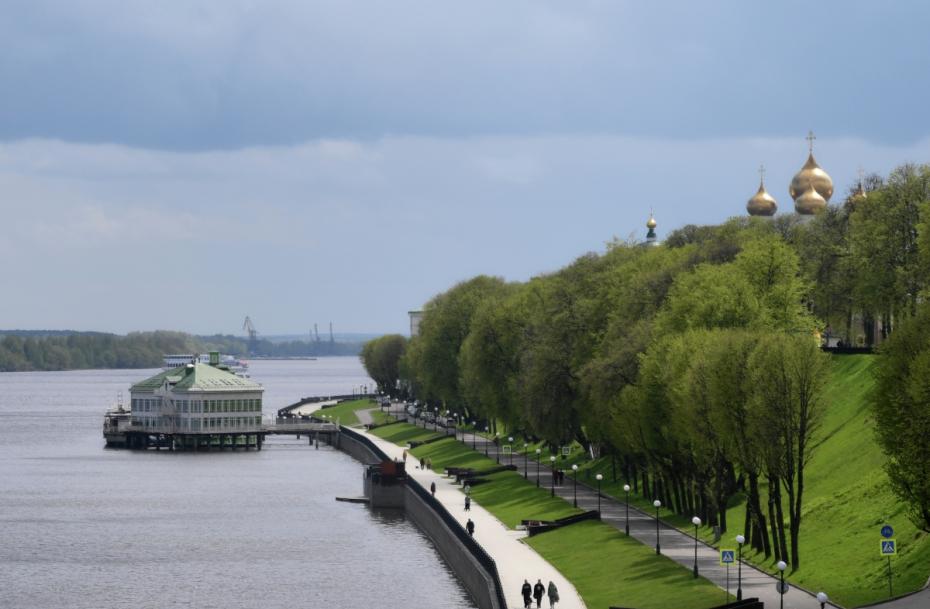 Что посмотреть в Ярославле: вид на Волжскую набережную
