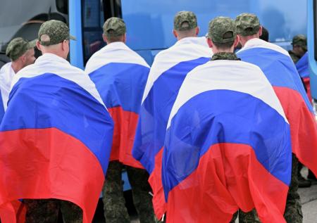 Российских бойцов освободили из плена на Украине