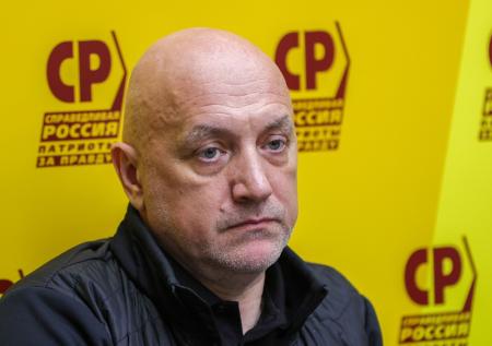 Прилепин рассказал, через что придется пройти уехавшим артистам