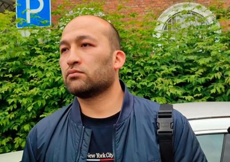 «Я не хочу его видеть»: отец брошенного на пол ребенка осудил виновника